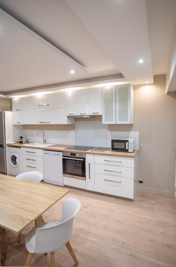Envie Lyonnaise Location - 10 Personnes - Terrasse - Wifi Fibre Optique
